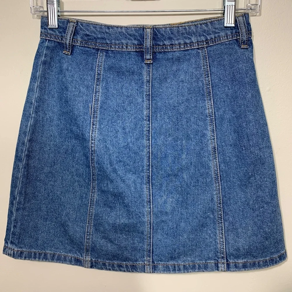 H&M Divided Denim Mini Skirt Womens Size 0 Blue Button Front High Waisted A-Line